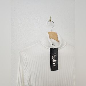 NWT Papillon women's white ribbed turtleneck sweater, large, classy, casual
